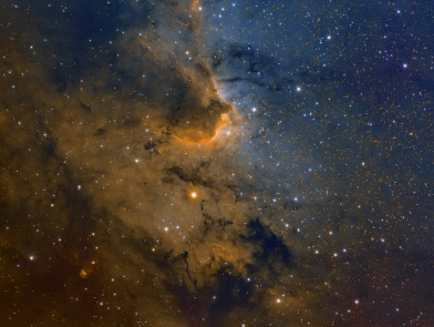 SH2-155, Caldwell 9 oder Cave Nebula